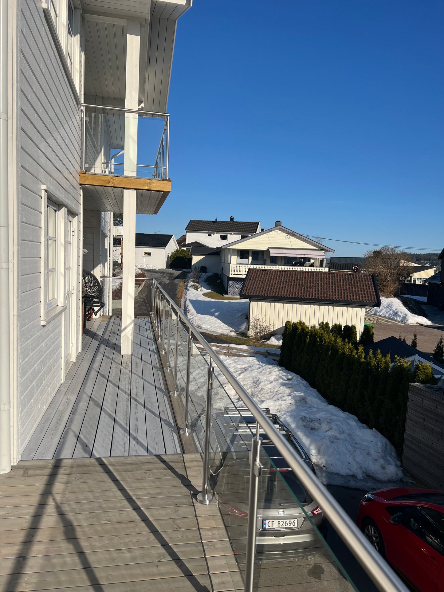 1 løpemeter av ferdig montert glassrekkverk