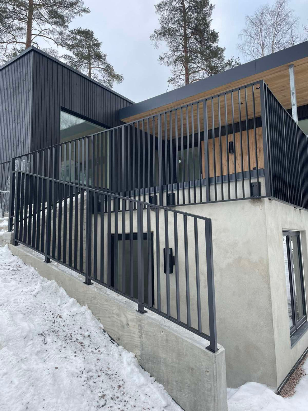 Ferdig montert rustfritt rekkverk – pris per meter